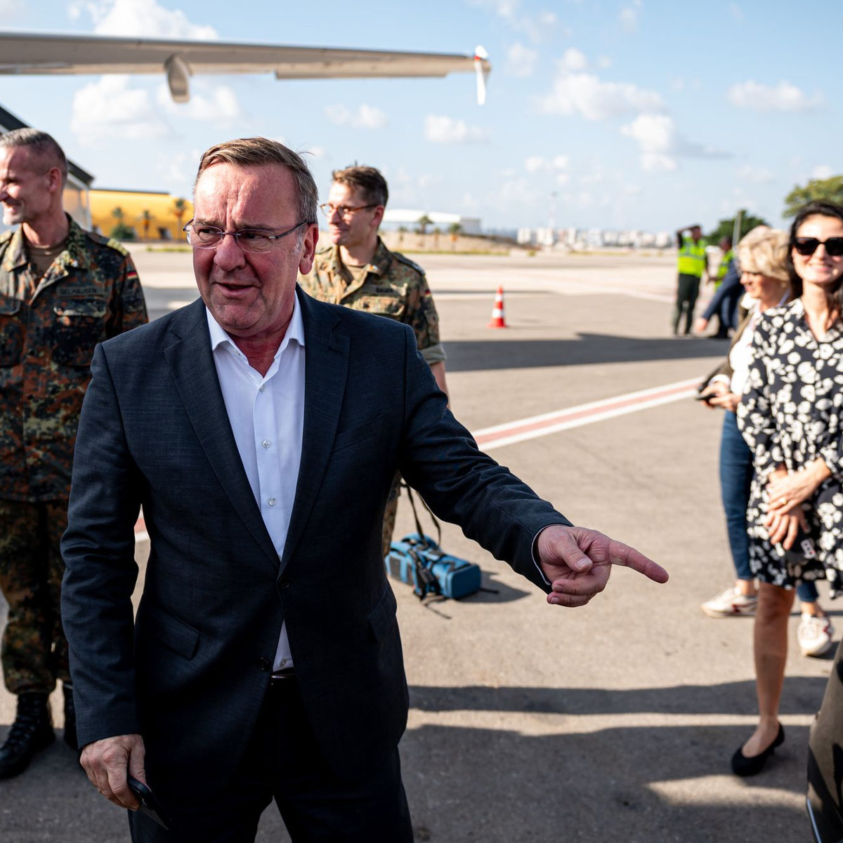 Verteidigungsminister Boris Pistorius auf dem Flughafen von Beirut im Libanon. - Foto: Fabian Sommer/dpa