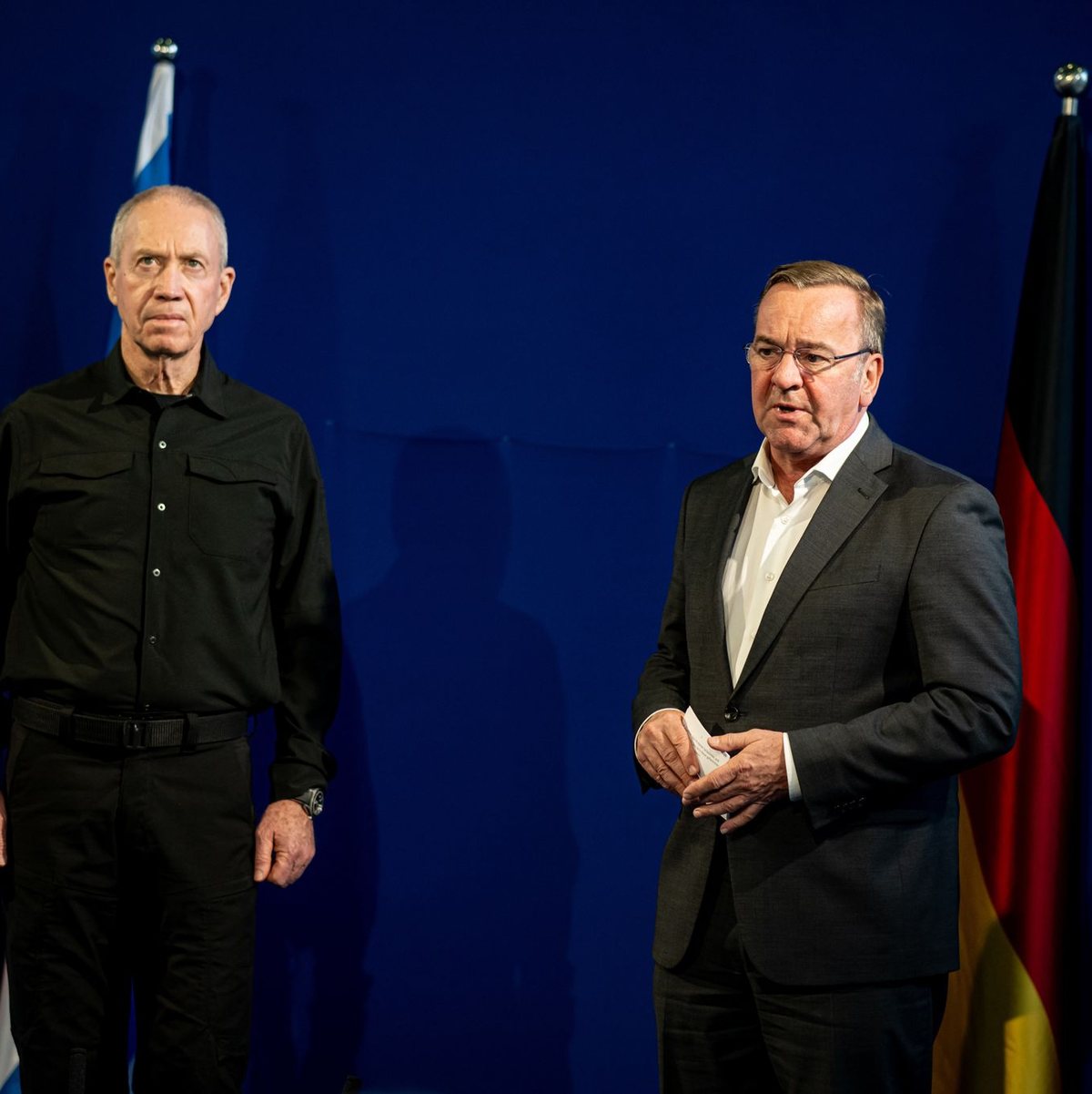 Verteidigungminister Boris Pistorius mit seinem israelischen Amtskollegen Joav Galant in Tel Aviv. - Foto: Fabian Sommer/dpa