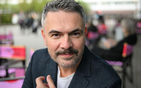 Holger Volland, Autor und KI-Experte, stellt die Chancen, aber auch Risiken von KI heraus. - Foto: Arne Dedert/dpa