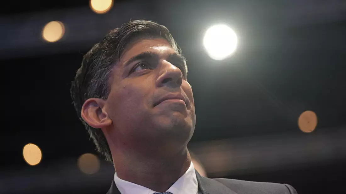 Rishi Sunak ist seit rund einem Jahr britischer Premier. - Bild: Danny Lawson/PA Wire/dpa