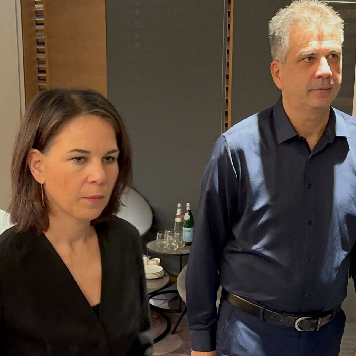 Annalena Baerbock trifft den Oppositionspolitiker Benny Gantz. - Foto: Jörg Blank/dpa