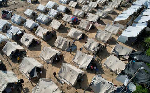 Von den Vereinten Nationen bereitgestellte Zelte in Chan Junis. - Foto: Ashraf Amra/AP