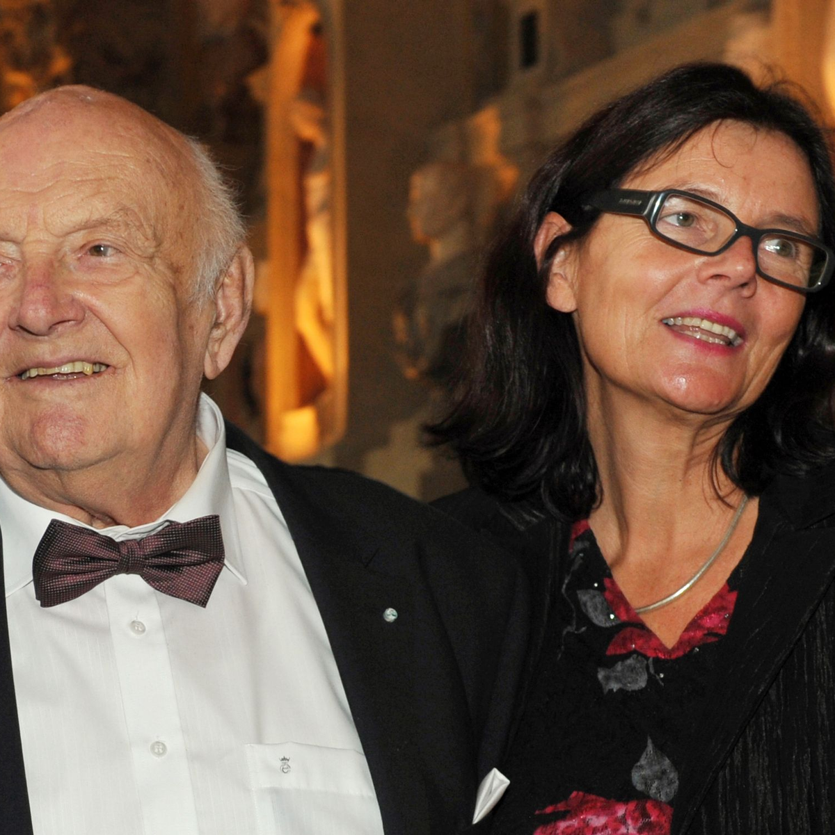 Der Schriftsteller Otfried Preußler mit seiner Tochter Susanne im Jahr 2010. - Foto: Peter Kneffel/dpa