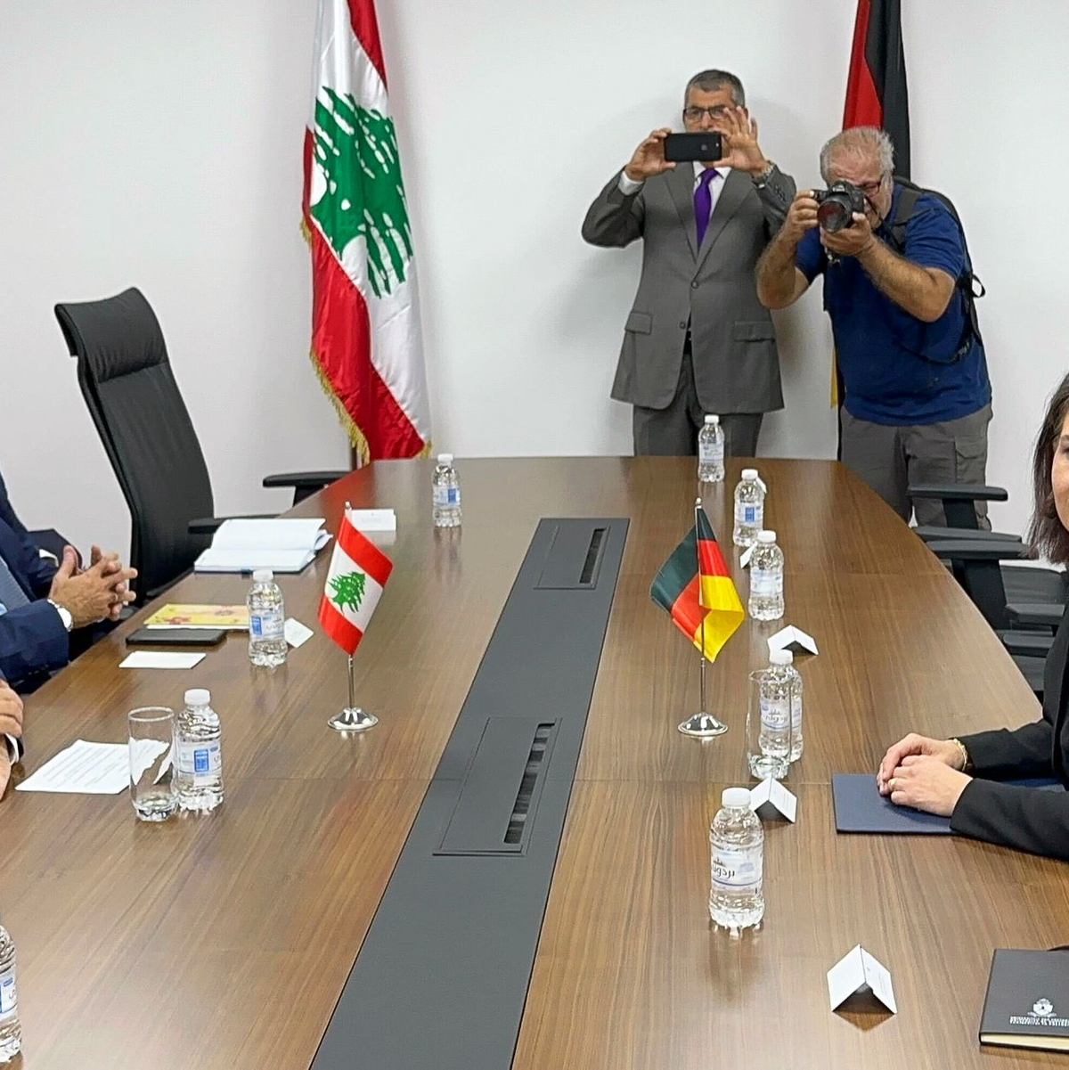 Bundesaußenministerin Annalena Baerbock trifft in Beirut den geschäftsführenden Außenminister Abdallah Bou Habib. - Foto: Jörg Blank/dpa