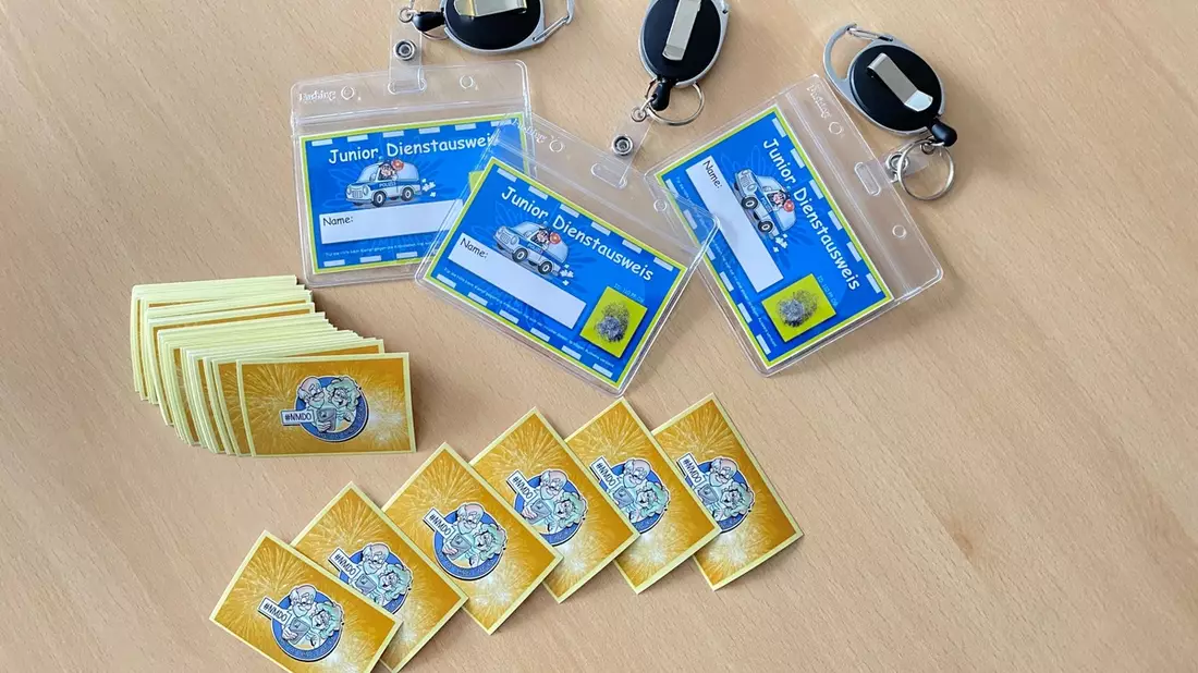 POL-OB: Erste #NMDO-Stickeralben fertig - Junior-Dienstausweise für die Enkel - Bild: presseportal.de