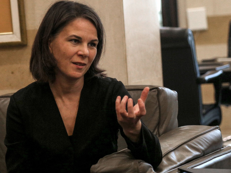 Bundesaußenministerin Baerbock fordert fordert Umsetzung von UN-Resolution im Libanon.   - Foto: Marwan Naamani/dpa