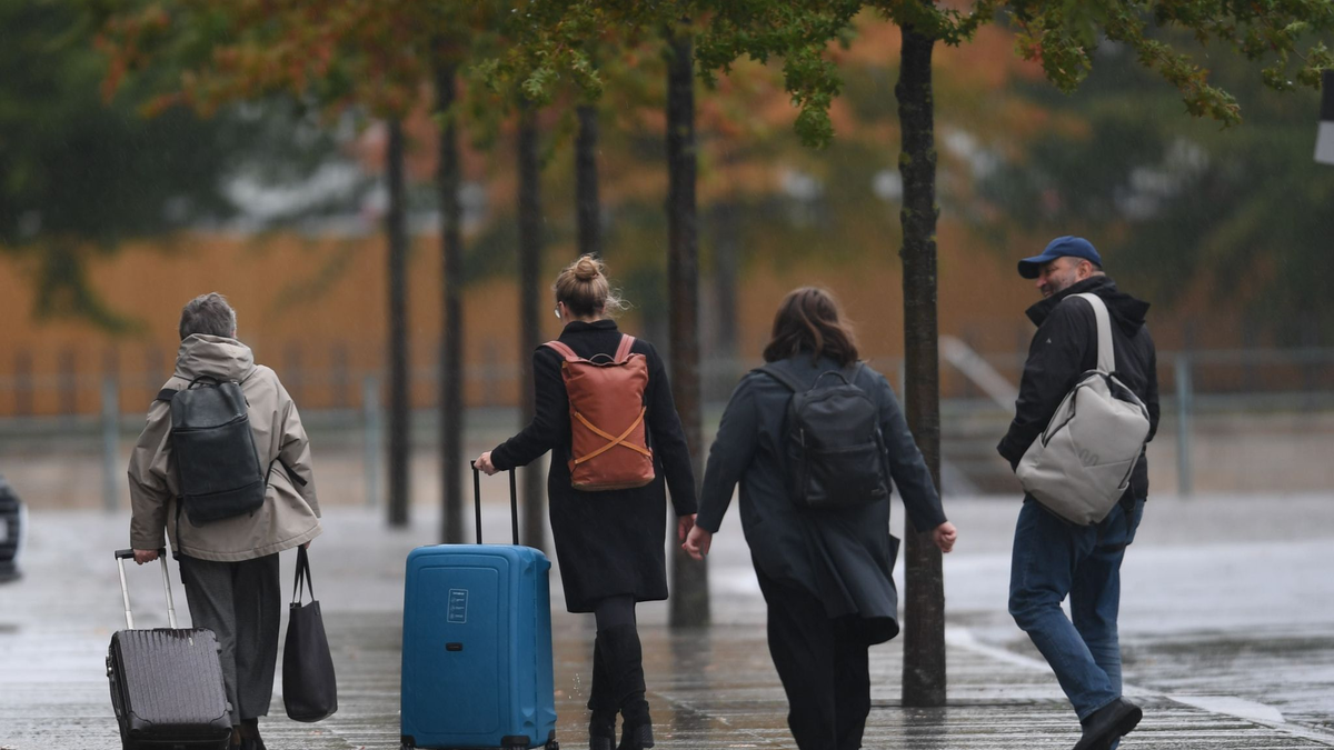 Auf dem Weg ins Kanzleramt: Die Beratungen der Ampel-Koalition in Berlin haben begonnen. - Foto: Serhat Kocak/dpa