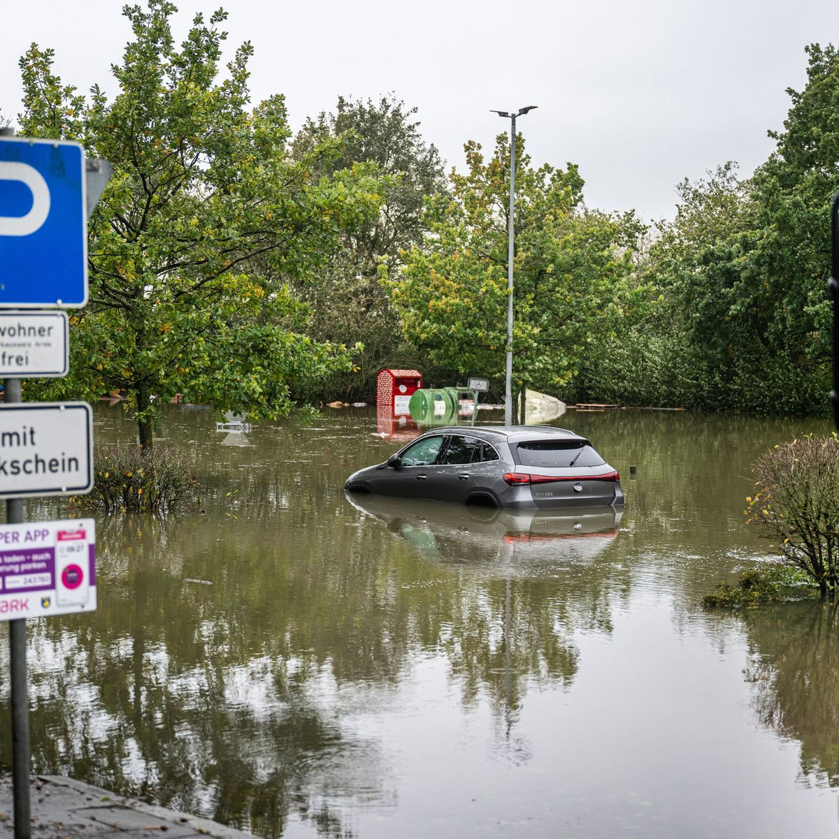 Deichbruch in der Schleistadt Arnis in Schleswig-Holstein, die mit gerade einmal 300 Einwohnern als die kleinste Stadt Deutschlands gilt. - Foto: Benjamin Nolte/dpa