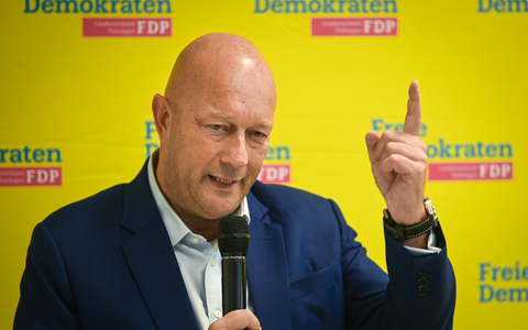 Thomas L. Kemmerich, FDP-Landesvorsitzender und Mitglied des Landtages, bei einer Rede. - Foto: Heiko Rebsch/dpa