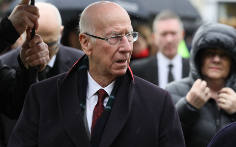 England trauert um Fußball-Legende Bobby Charlton. - Foto: Brian Lawless/PA Wire/dpa