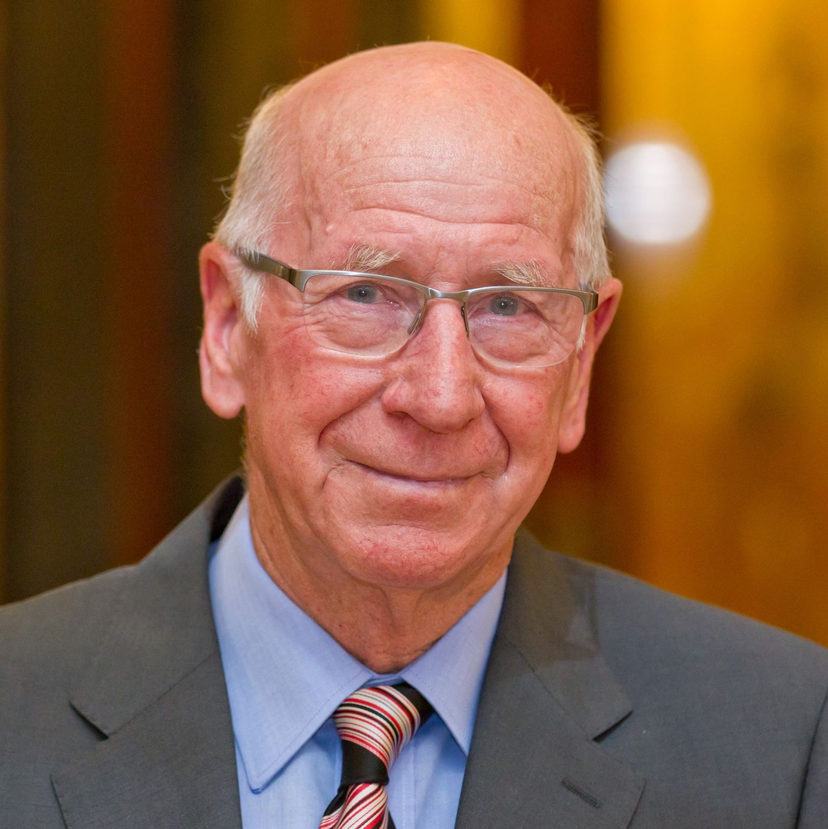 England trauert um Fußball-Legende Sir Bobby Charlton. - Foto: picture alliance / Daniel Karmann/dpa