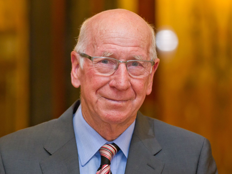 England trauert um Fußball-Legende Sir Bobby Charlton. - Foto: picture alliance / Daniel Karmann/dpa