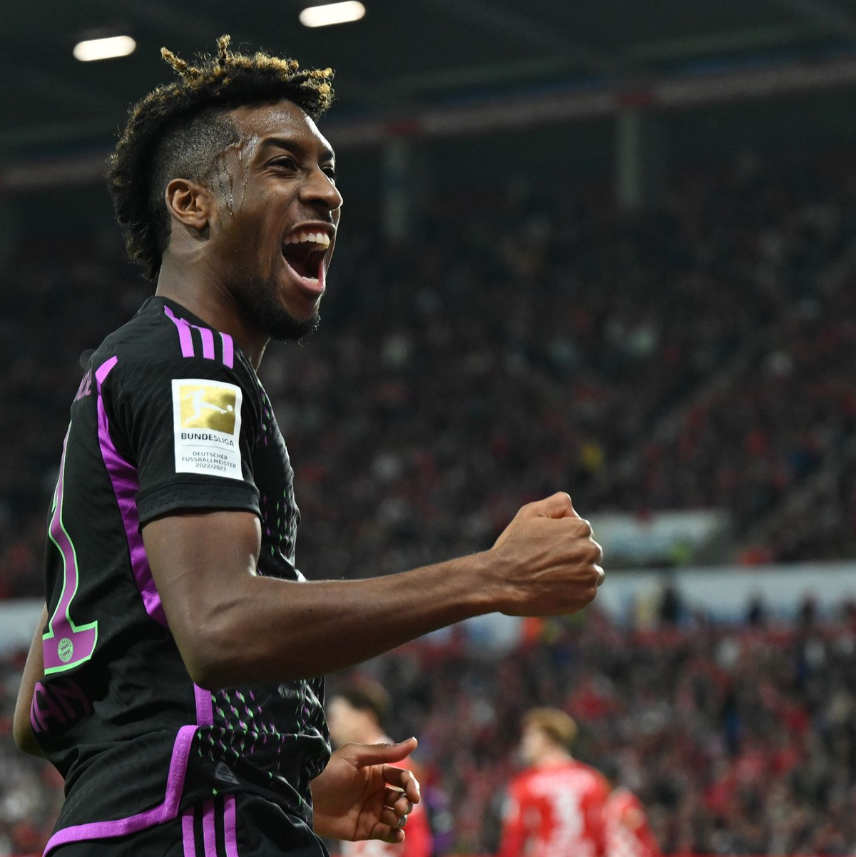 Münchens Kingsley Coman bejubelt den Auswärtssieg des FC Bayern bei Mainz 05. - Foto: Arne Dedert/dpa