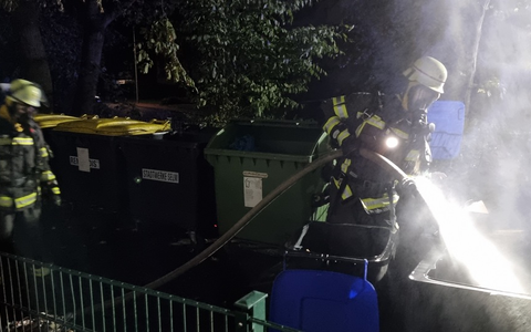 FW-WRN: FEUER_1 - LZ1- brennen Müllcontainer - Foto: presseportal.de