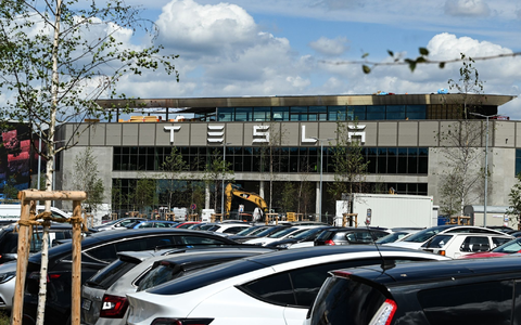 Blick auf das Werk der Tesla Gigafactory Berlin-Brandenburg vom US-Elektroautobauer Tesla. - Foto: Jens Kalaene/dpa