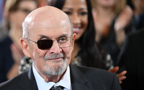 «Jeder wusste, dass er», Donald Trump, «ein Idiot und Lügner war», sagt Autor Salman Rushdie vor der diesjährigen US-Wahl. «Ich hoffe nur, dass sie nicht wieder darauf hereinfallen.» - Foto: Arne Dedert/dpa