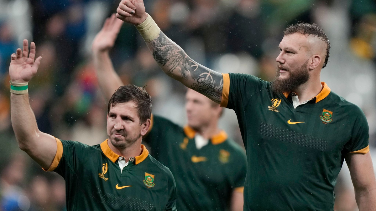 Südafrikas Rg Snyman (r) und Damian de Allende feiern nach dem 16:15-Sieg. - Foto: Lewis Joly/AP