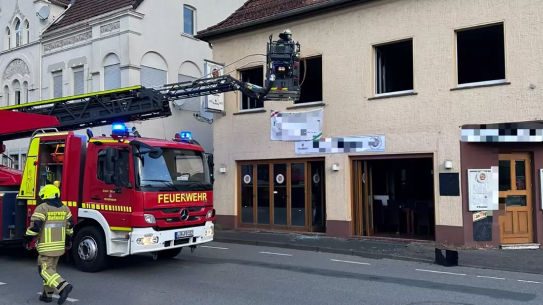 FW-EN: Zwei nahezu gleichzeitig gemeldete Brände in Wohnhäusern beschäftigten die Hattinger Feuerwehr - Bild: presseportal.de