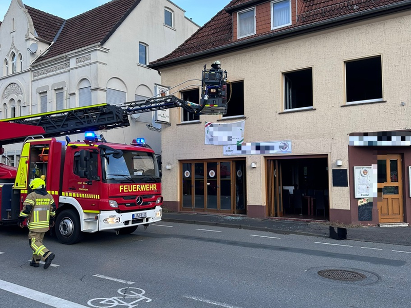 FW-EN: Zwei nahezu gleichzeitig gemeldete Brände in Wohnhäusern beschäftigten die Hattinger Feuerwehr - Foto: presseportal.de