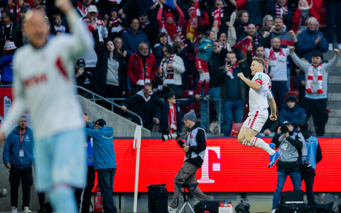 Florian Kainz jubelt nach seinem Elfmetertreffer zum 2:1 für den 1. FC Köln. - Foto: Rolf Vennenbernd/dpa