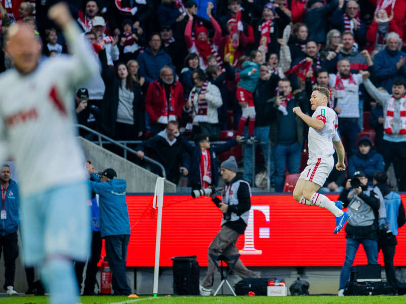 Florian Kainz jubelt nach seinem Elfmetertreffer zum 2:1 für den 1. FC Köln. - Foto: Rolf Vennenbernd/dpa