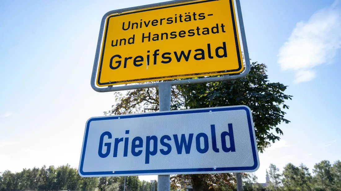 In Greifswald wurde eine zerstückelte Leiche in einer Wohnung gefunden. Die Polizei ermittelt. - Bild: Stefan Sauer/dpa