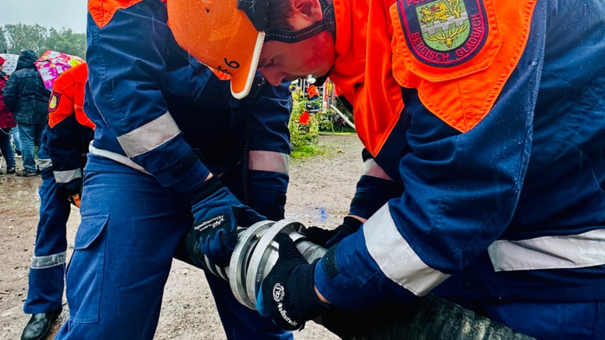 FW-GL: Jahresabschlussübung der Jugendfeuerwehr Bergisch Gladbach - Foto: presseportal.de