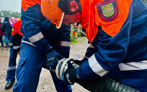 FW-GL: Jahresabschlussübung der Jugendfeuerwehr Bergisch Gladbach - Foto: presseportal.de