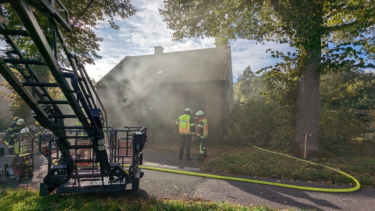 FW-WRN: FEUER_3 - Wachbereitschaft - LZ1 - Rauchentwicklung aus dem Gebäude - Foto: presseportal.de
