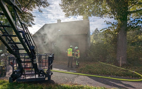 FW-WRN: FEUER_3 - Wachbereitschaft - LZ1 - Rauchentwicklung aus dem Gebäude - Foto: presseportal.de