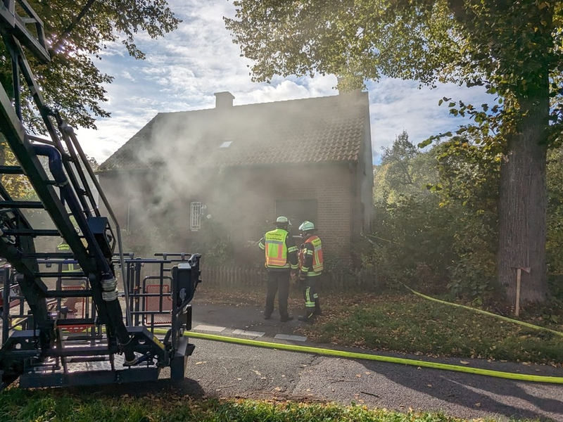 FW-WRN: FEUER_3 - Wachbereitschaft - LZ1 - Rauchentwicklung aus dem Gebäude - Foto: presseportal.de