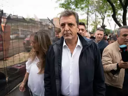 Sergio Massa kommt in einem Wahllokal in Buenos Aires an, um seine Stimme abzugeben. - Foto: Franco Fafasuli/dpa