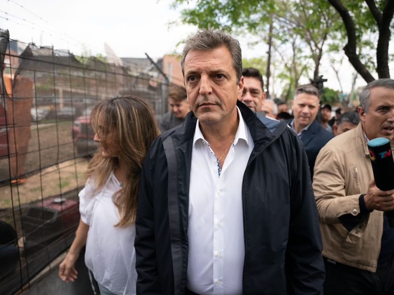 Sergio Massa kommt in einem Wahllokal in Buenos Aires an, um seine Stimme abzugeben. - Foto: Franco Fafasuli/dpa