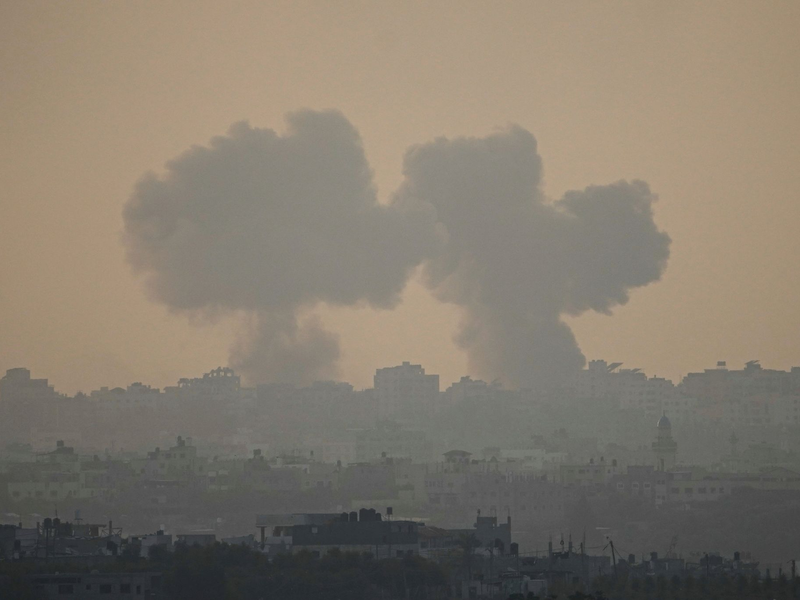 Im Gazastreifen ist das Internet komplett ausgefallen. Dadurch werden Hilfsmaßnahmen nahezu unmöglich.  - Foto: Ariel Schalit/AP/dpa