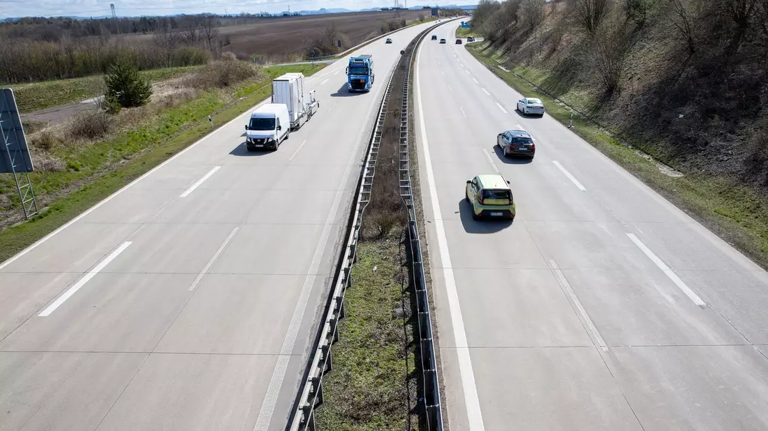 Die A17 war über mehrere Stunden in Richtung Dresden gesperrt. (Archivbild) - Bild: Daniel Schäfer/dpa-Zentralbild/dpa