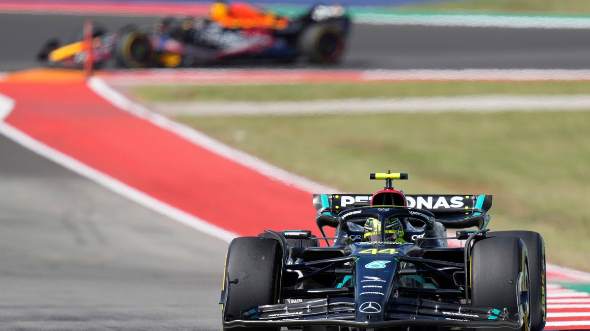 Mercedes-Pilot Lewis Hamilton wurde nachträglich disqualifiziert. - Foto: Nick Didlick/AP/dpa