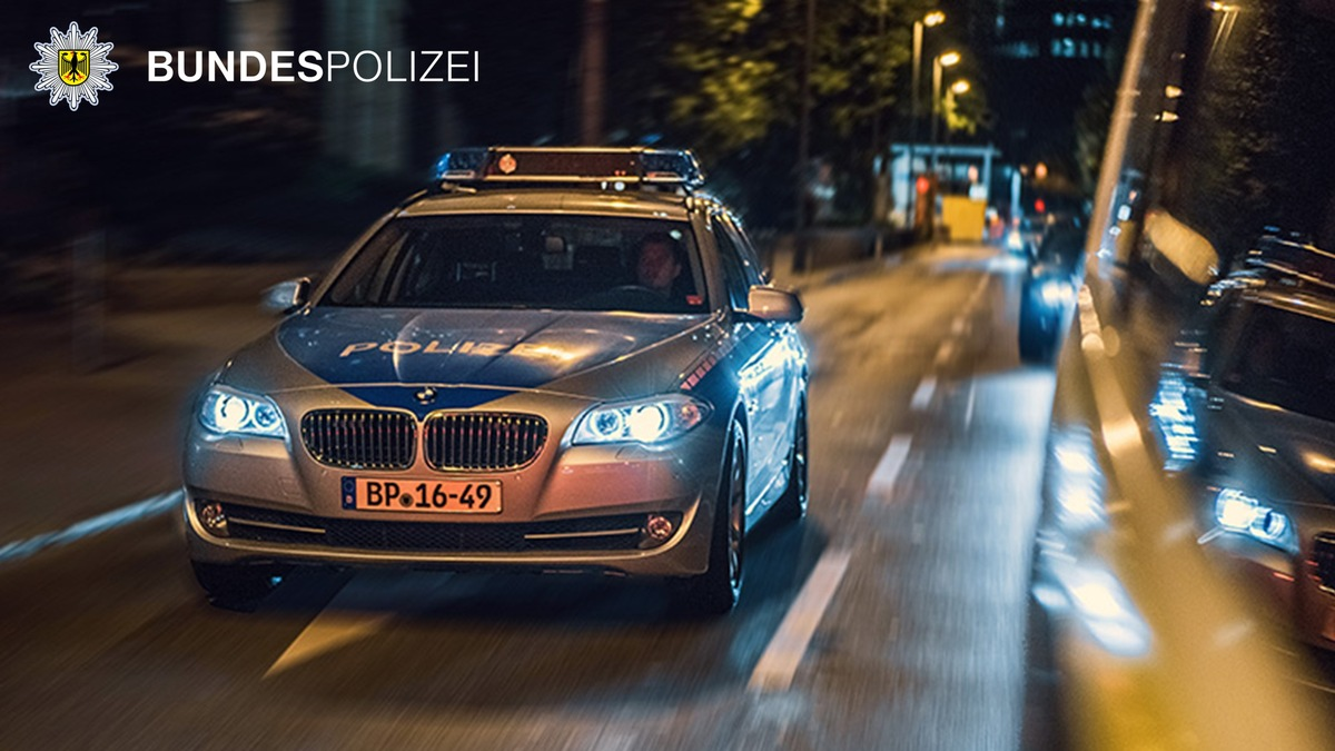 Bundespolizeidirektion München: Unbekannter beißt Zugbegleiter / Täter mutmaßlich ohne Ticket unterwegs - Foto: presseportal.de