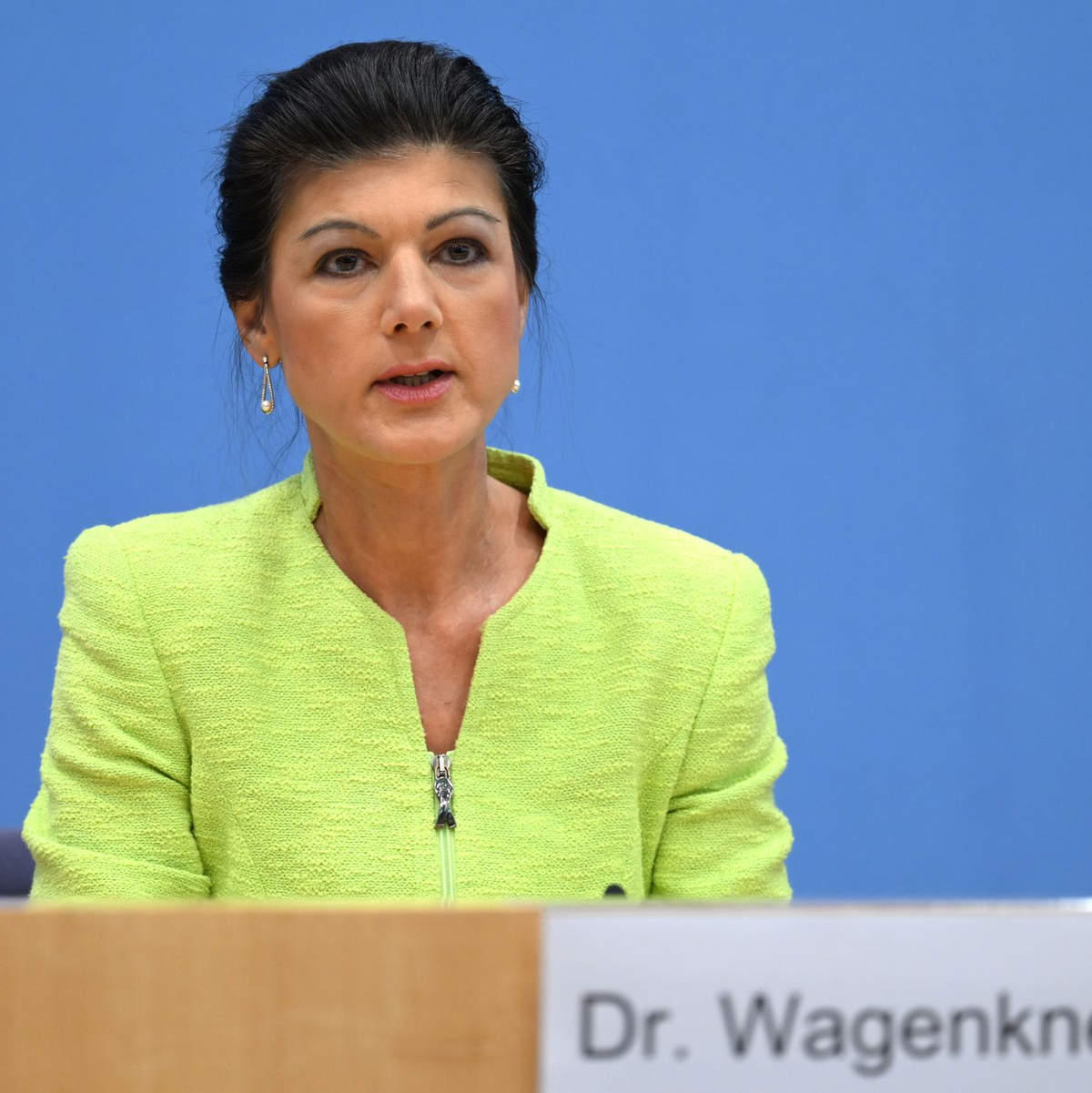 Die Politikerin Sahra Wagenknecht spricht während der Pressekonferenz zur Gründung des Vereins «Bündnis Sahra Wagenknecht - Für Vernunft und Gerechtigkeit». - Foto: Soeren Stache/dpa