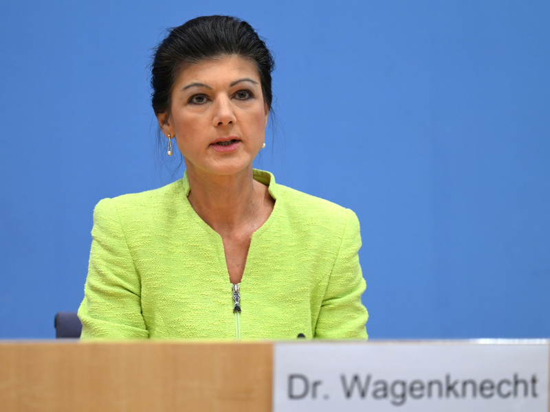Die Politikerin Sahra Wagenknecht spricht während der Pressekonferenz zur Gründung des Vereins «Bündnis Sahra Wagenknecht - Für Vernunft und Gerechtigkeit». - Foto: Soeren Stache/dpa