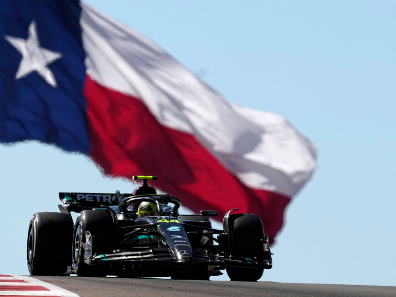 Mercedes-Pilot Lewis Hamilton wurde nachträglich disqualifiziert. - Foto: Eric Gay/AP/dpa