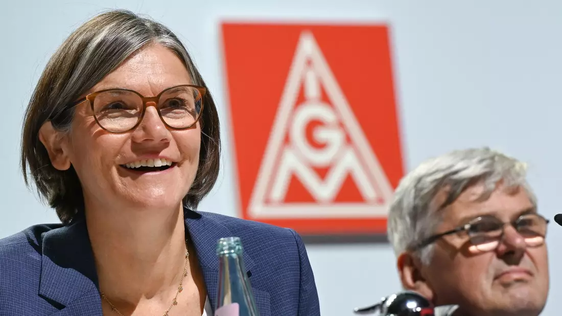 Mit Christiane Benner wurde erstmals eine Frau an die Spitze der IG Metall gewählt. - Bild: Arne Dedert/dpa