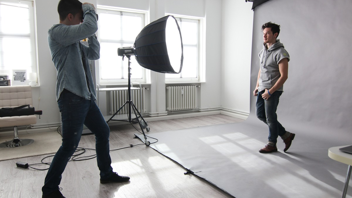 Obszöne Shootinganfragen: Edmond Rätzel klärt auf - wie weit darf ein Shooting gehen? - Foto: presseportal.de