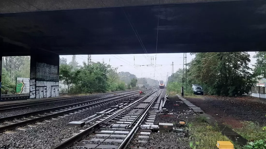 BPOL-HB: Betonplatte auf Bahngleise in Celle gelegt - Bild: presseportal.de