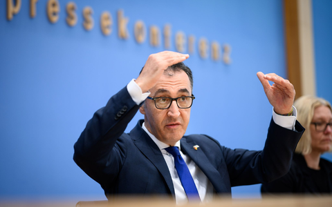 Cem Özdemir ist Bundesminister für Ernährung und Landwirtschaft. Hier bei der Vorstellung des Ernährungsreports 2023 in Berlin. - Foto: Bernd von Jutrczenka/dpa Cem Özdemir ist Bundesminister für Ernährung und Landwirtschaft. Hier bei der Vorstellung des Ernährungsreports 2023 in Berlin. - Foto: Bernd von Jutrczenka/dpa