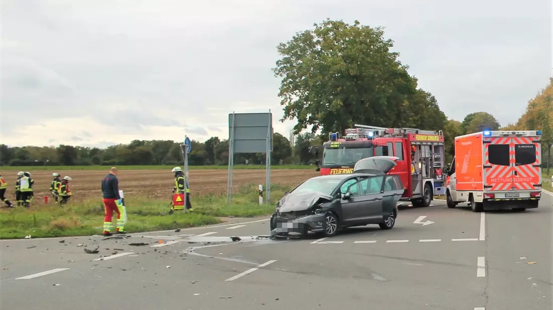 POL-VIE: Schwalmtal-Waldniel: Stoppschild missachtet - eine Person schwer, eine weitere leicht verletzt - Bild: presseportal.de