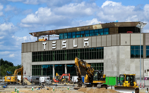 Autobauer Tesla will sein Werk in Grünheide erweitern - Umweltverbände haben Bedenken. - Foto: Jens Kalaene/dpa
