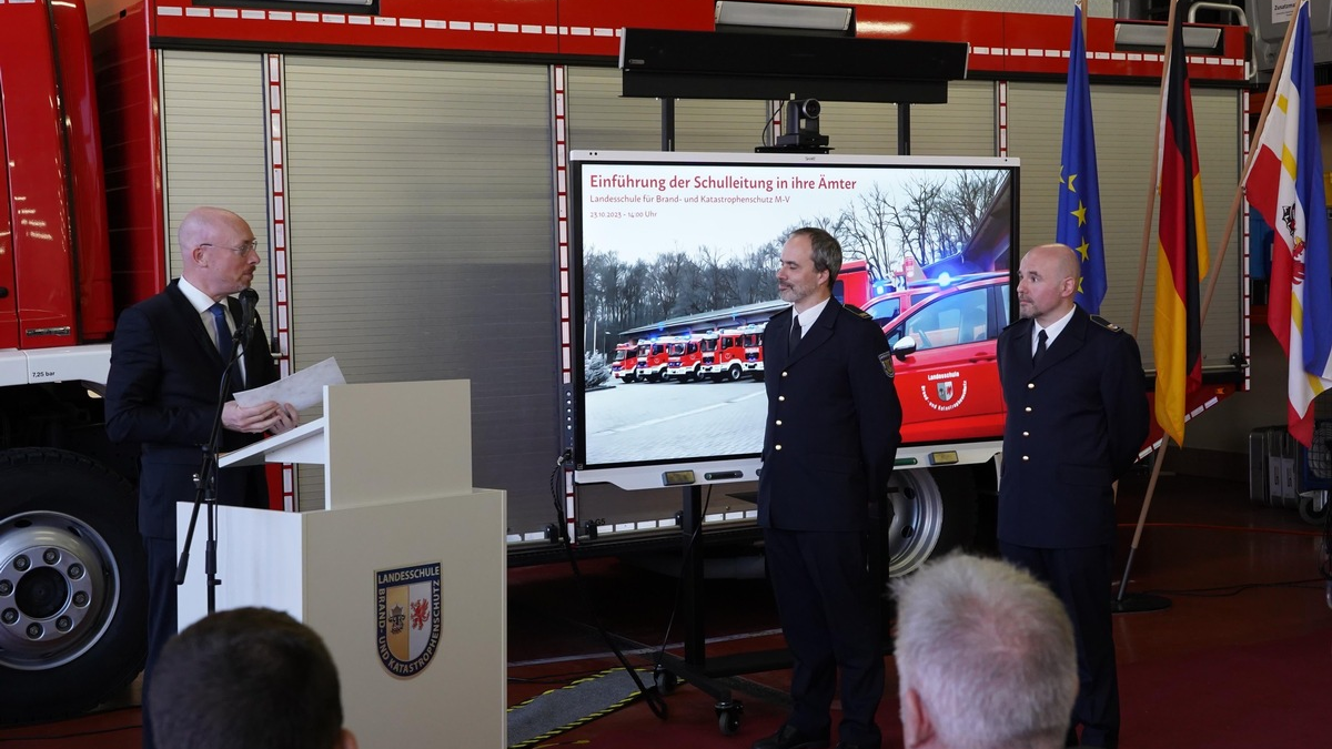 IM-MV: Innenminister Christian Pegel begrüßt neuen Leiter der Landesschule für Brand- und Katastrophenschutz - Foto: presseportal.de