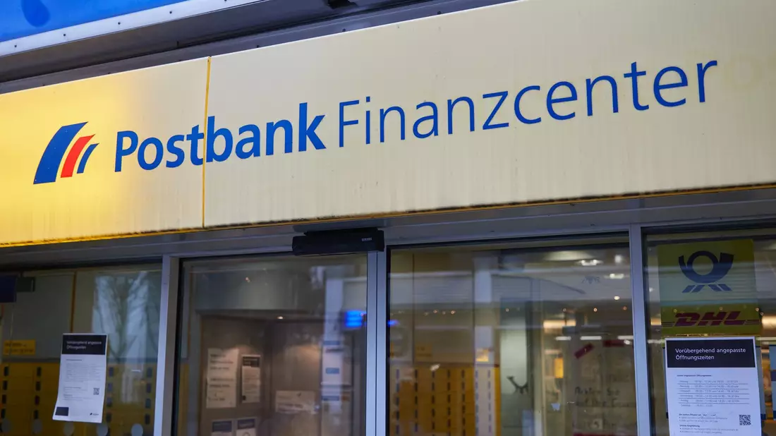 In den letzten Monaten häuften sich Beschwerden von Postbank-Kunden. - Bild: Georg Wendt/dpa
