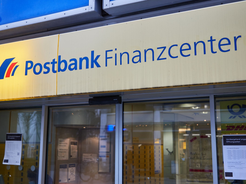 In den letzten Monaten häuften sich Beschwerden von Postbank-Kunden. - Foto: Georg Wendt/dpa