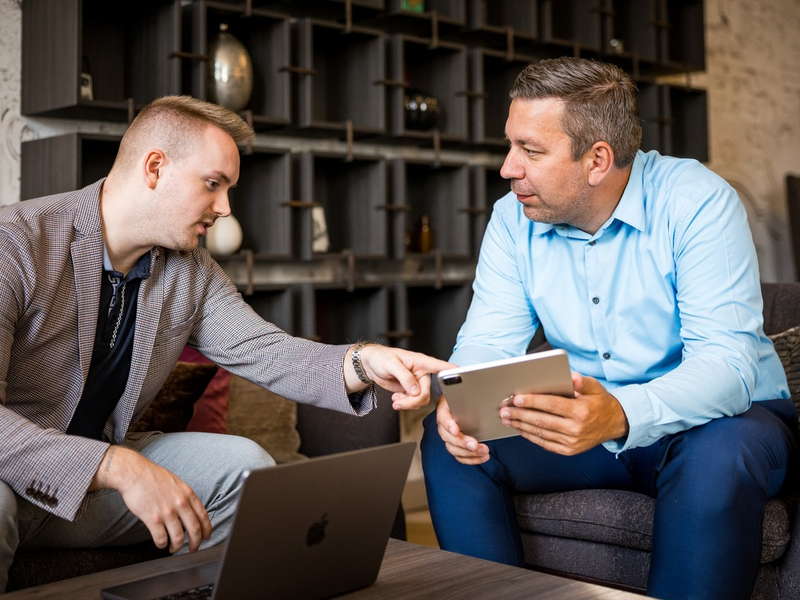 Josef Zauner und Julian Mehlig: Warum Unternehmen jetzt in eine PV-Anlage investieren sollten - Foto: presseportal.de